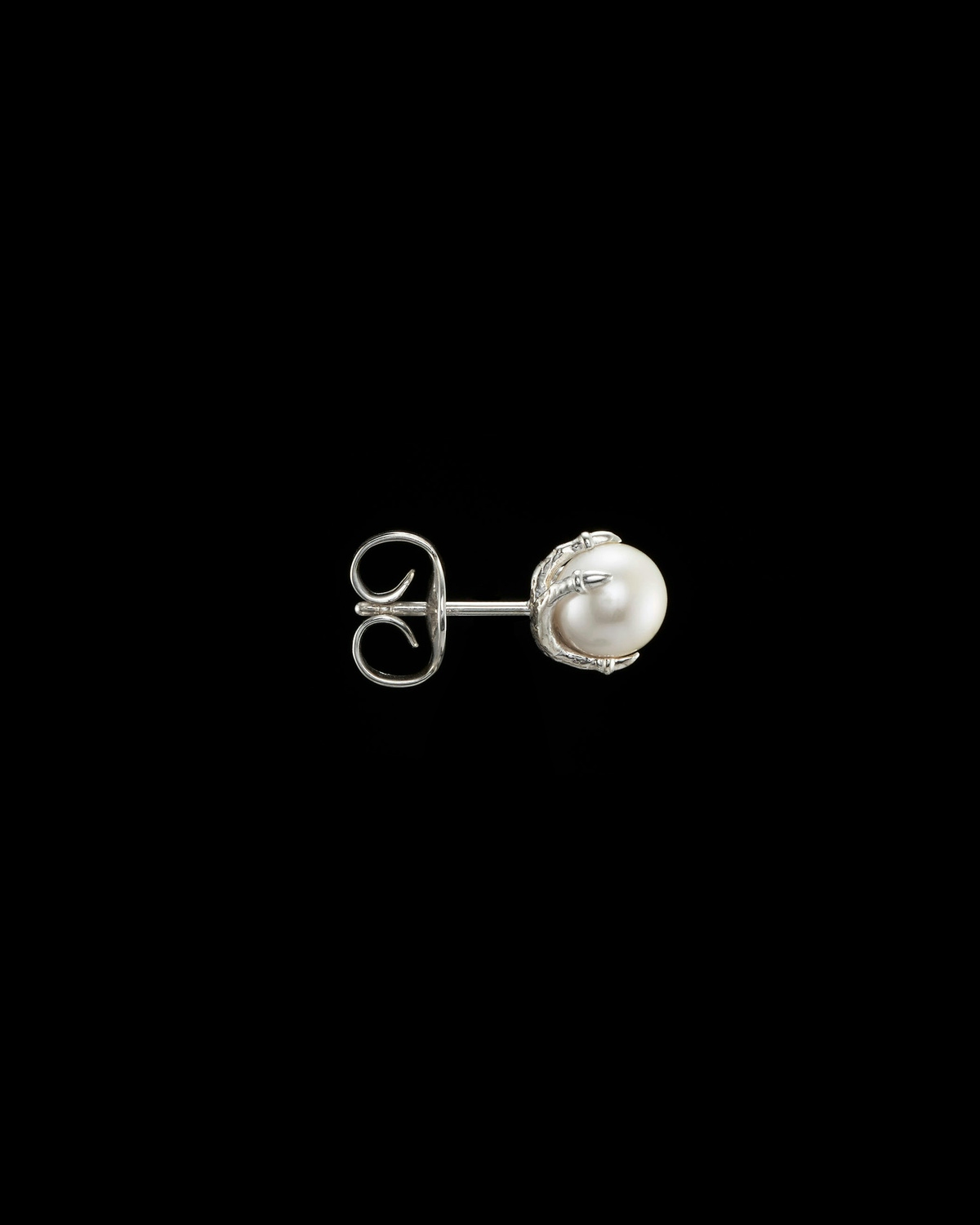 Tiny Claw Pearl Ear Stud-image-1